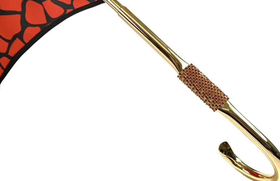 Sale Il Marchesato Fantasia giraffa nera e rossa interno